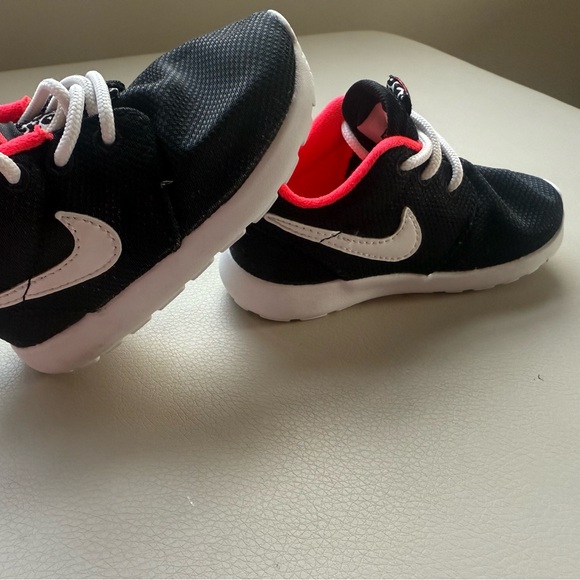 Nike Kids Roshe Run - Picture 1 of 7